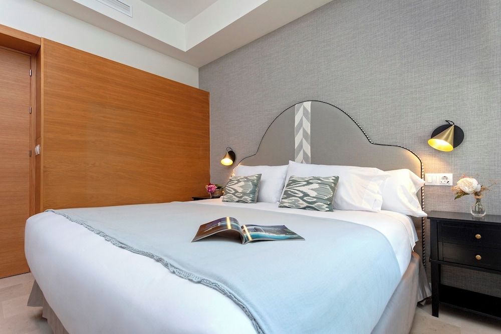 Exclusive Apartment 5BD in Seville. Carlos V