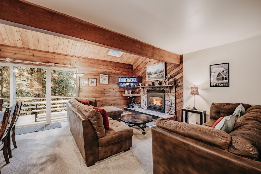 26sl - Hot Tub - Bbq - Game Room - Sleeps 8 3 Bedroom Home by RedAwning