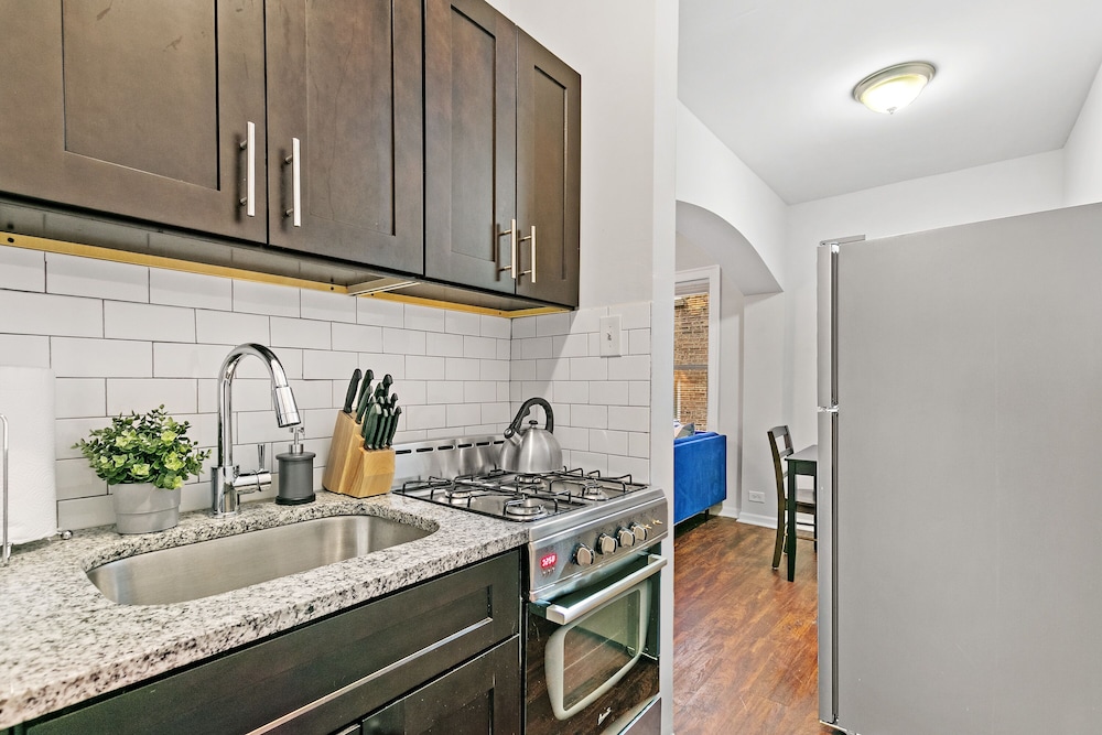 Sunlit Studio - Lunt 1429 rep