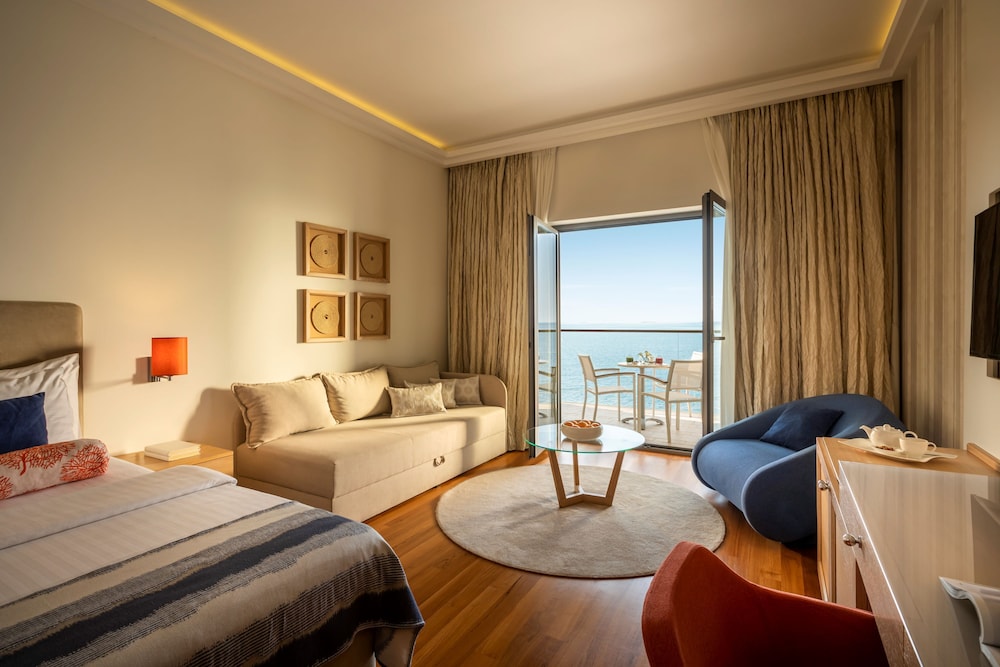 Isabella Island Hotel & Villas