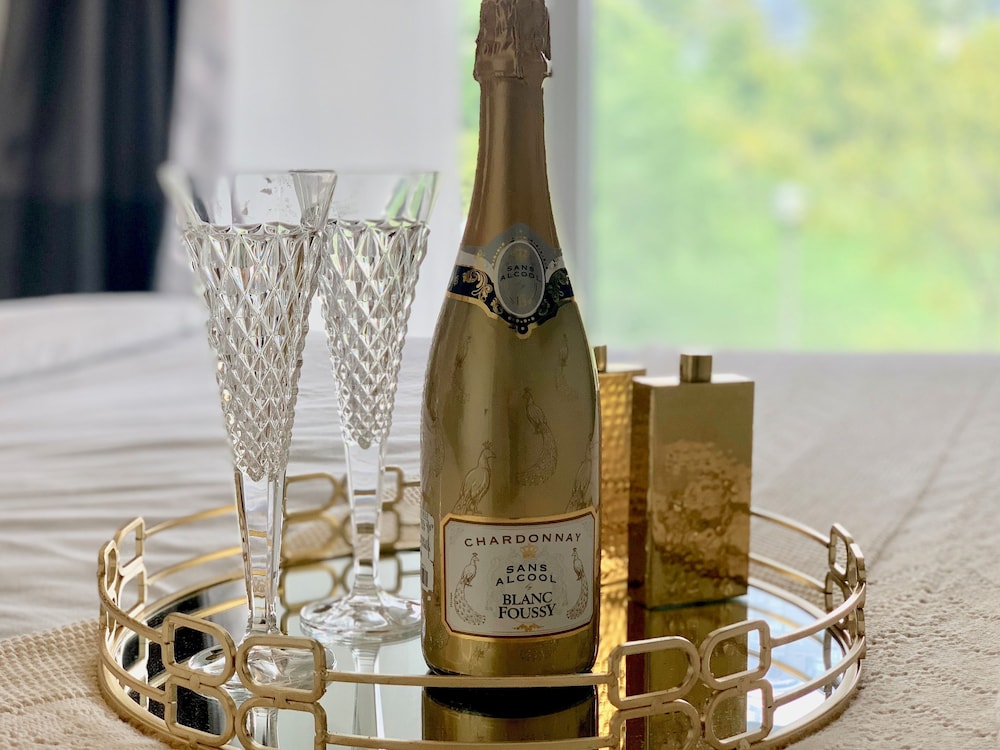 Gorgeous 2 Storey Townhouse - Image 2