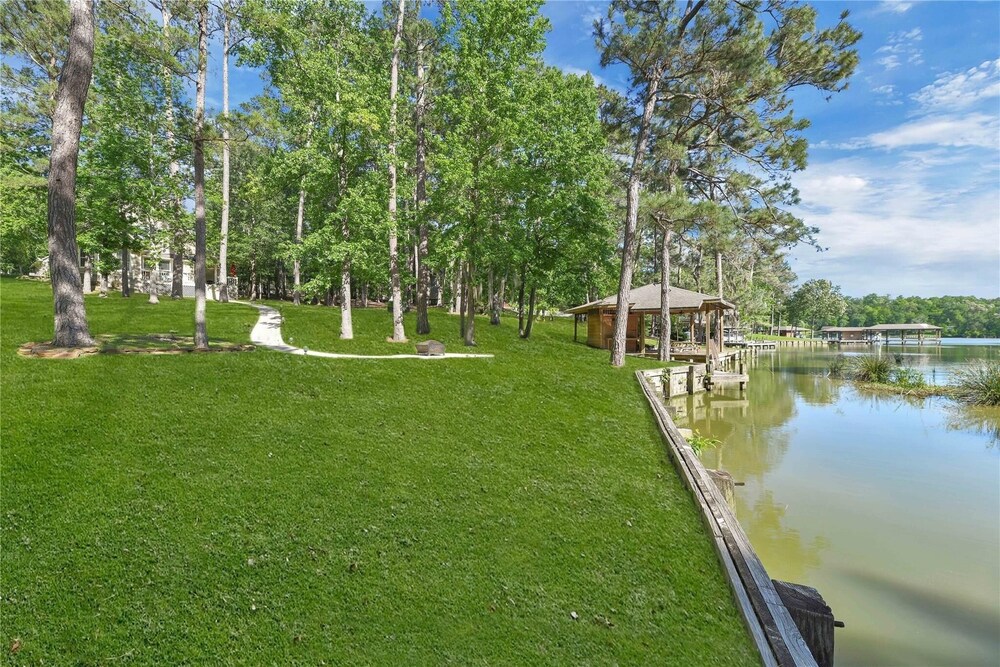 Wooded Lake Retreat 3 Bedroom Home