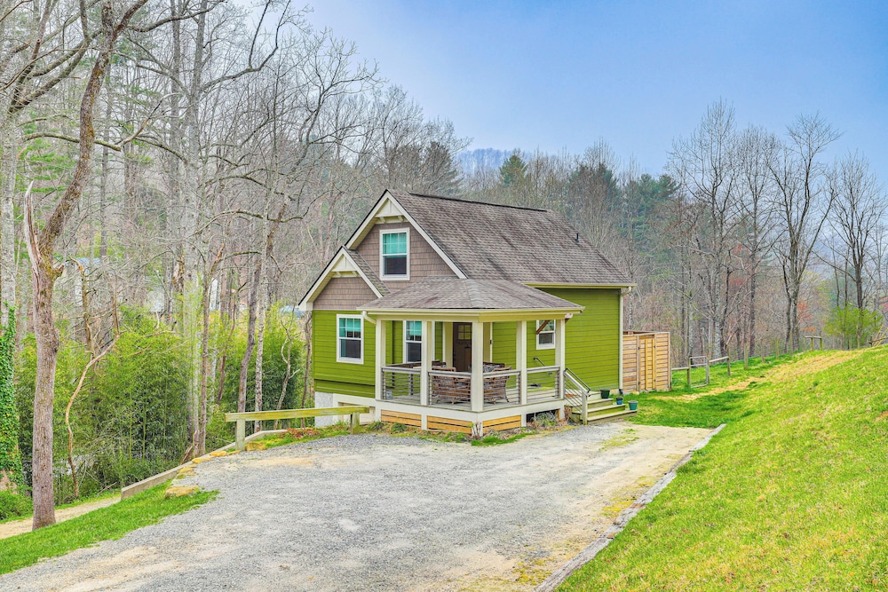 On Farm: Charming Hendersonville Retreat!