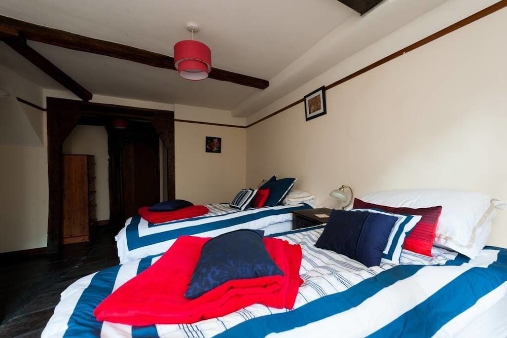 Captivating Tudor 2 Bedroom Apartment in Ipswich view 2