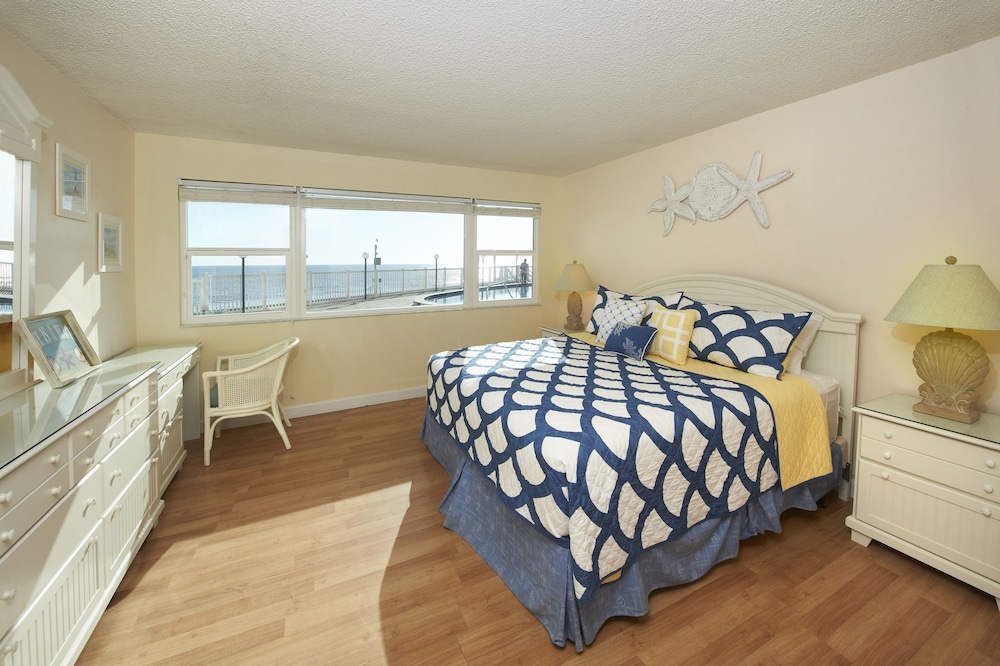 Paradise Beach Club by Happy Palm Stays