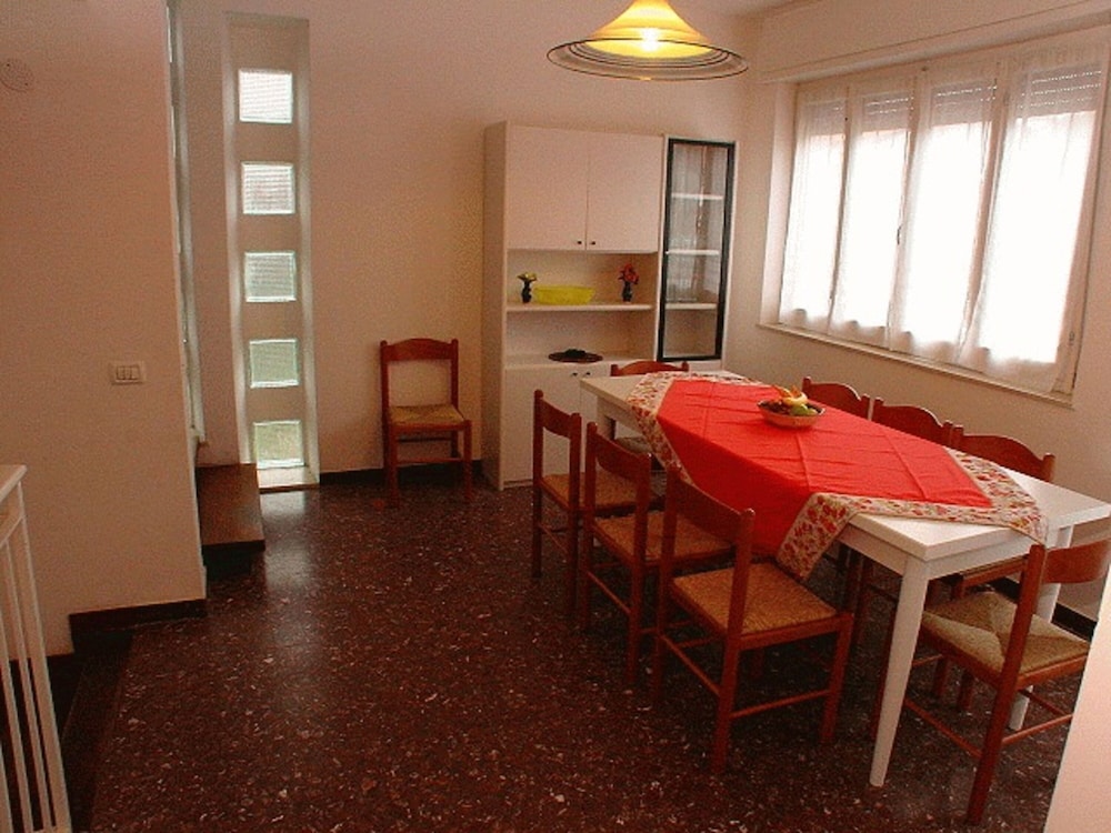 Villa for 8 Guests With Private Fenced Garden in Lignano Pineta