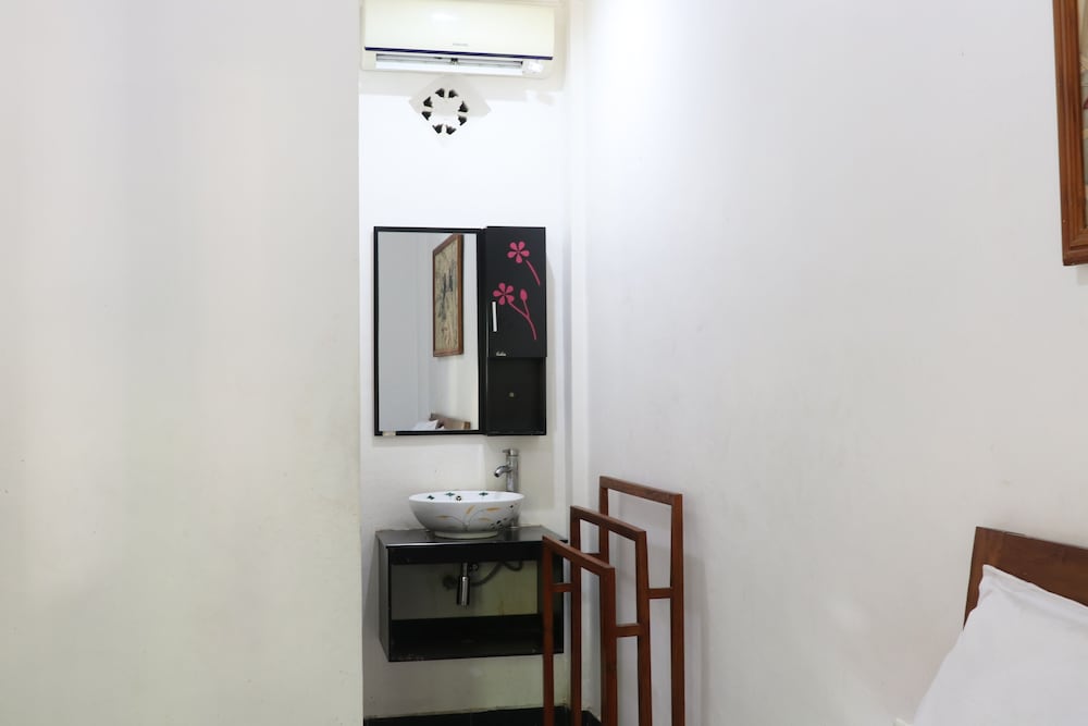 Adhya Guest House