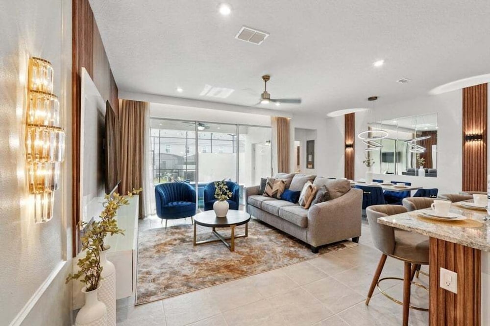 Beautiful Chic Radiance Home With Pool 5 Bedroom Townhouse