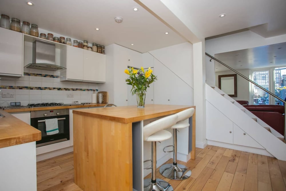 Stunning 3 Bedroom House With Garden in Battersea