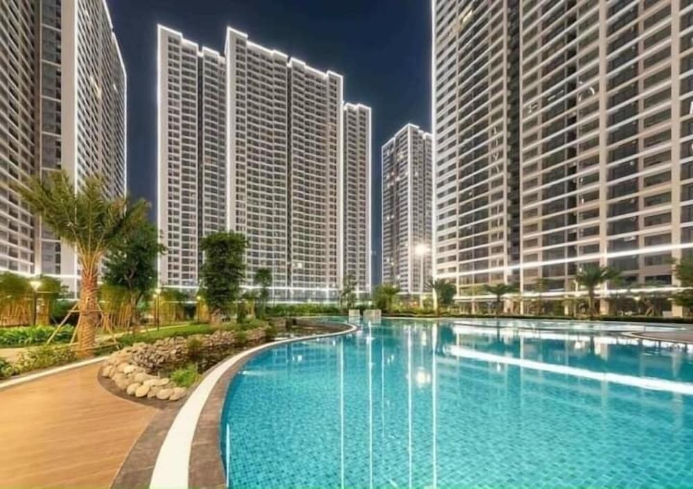 Hanoi Vacations - Smart City Vinhomes Nam Tu Liem Apartment - Property Image 1