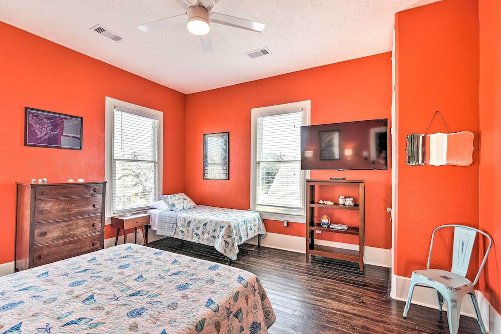 Historic Galveston Hideaway, Walk to the Beach!