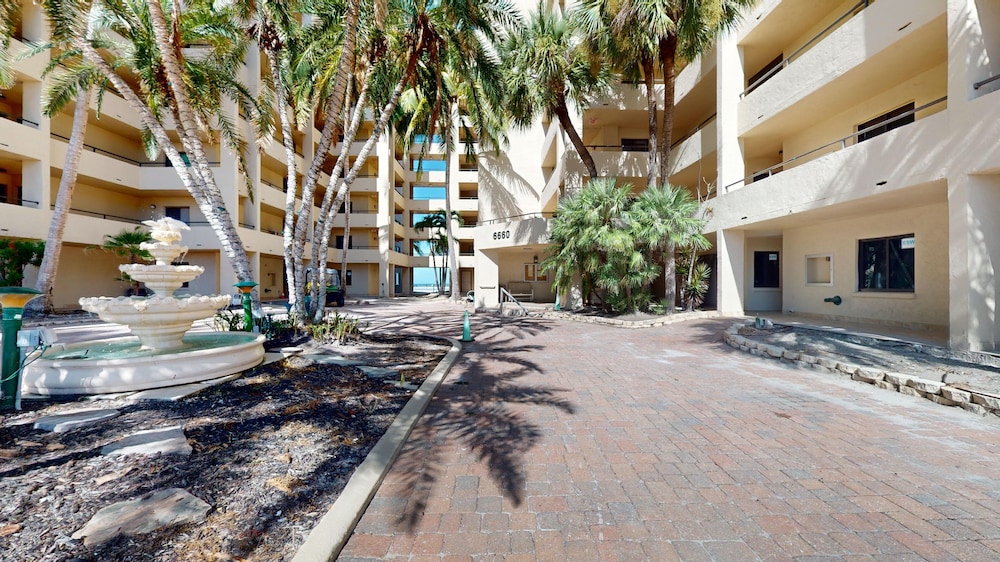 Sandarac 502b: Beachfront 3br Condo W/ Pool & Views 3 Bedroom Condo