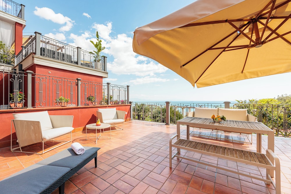 Terrazza Aphrodite by Napoliapartments