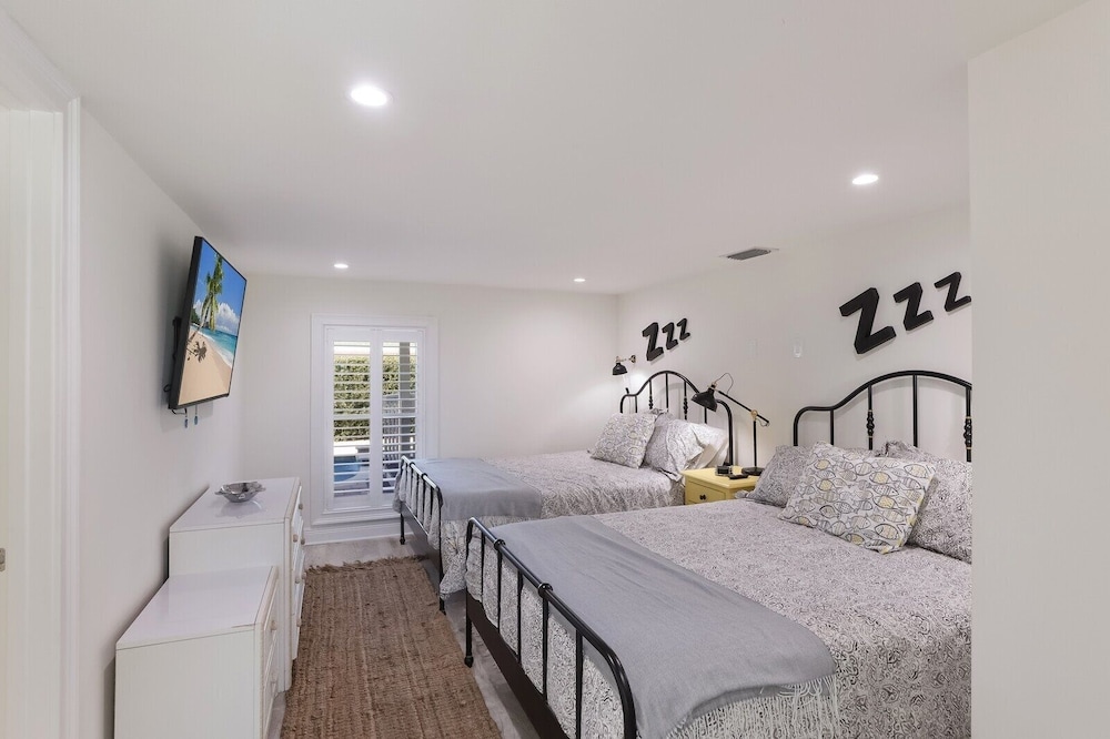 Surf Riders 4 Bedroom Home