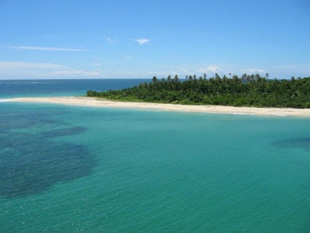 Urraca Monkey Island Eco Resort
