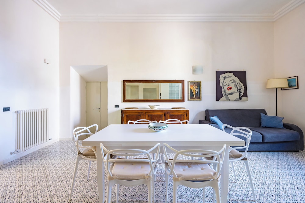 Villa Villari Terrace and Patio by Napoliapartments
