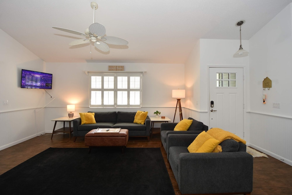 Sea Colony Cottage - Beachside Cottage in Beachfront Community w Pool
