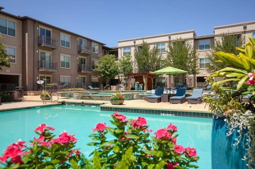 Landing Apartments - North Dallas