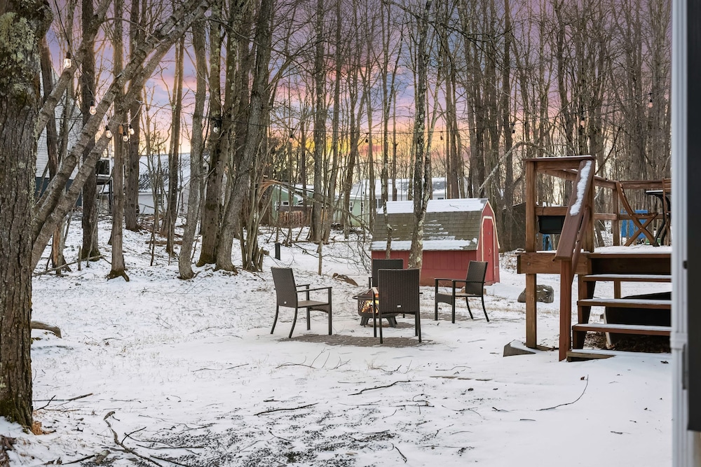 Burrow by Bidwell Cozy Arrowhead Lake Escape With Pools and Outdoor Adventures