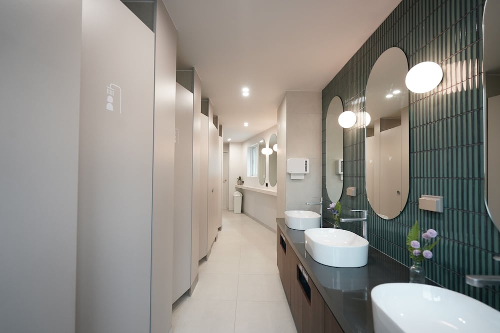 D.A.L Premium Capsule Hotel