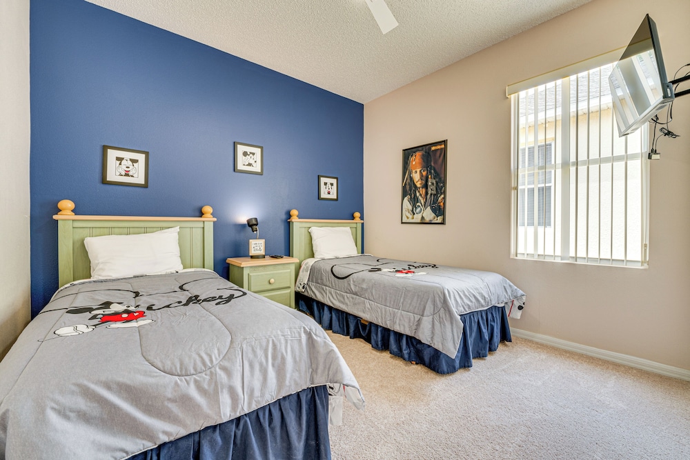 11 Mi to Disney: Home w/ Pool in Davenport!