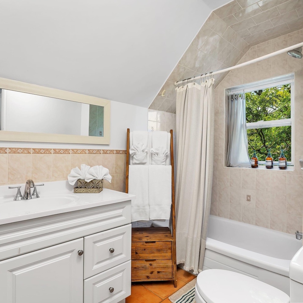 Private 2bdrm Unit With Ensuite Laundry - U5A