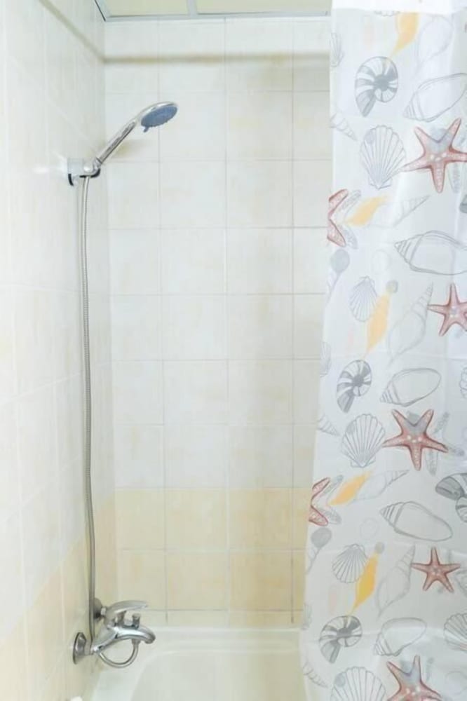 1BR Near Metro and Tramp