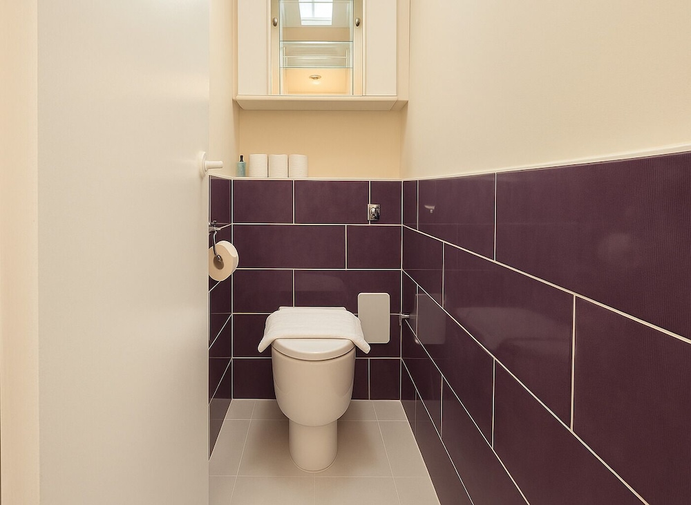 Elegant 2 Bedroom Apartment in Battersea