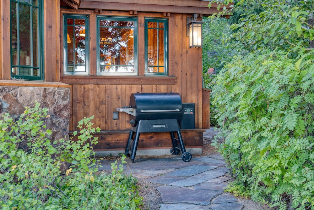 Homewood Lakefront by Avantstay Private Beach Lake Access Views