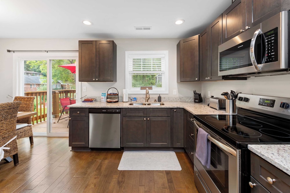 Dogwood & Sweetgum Buyout by Avantstay 2 Home Buyout! Sleeps 16!