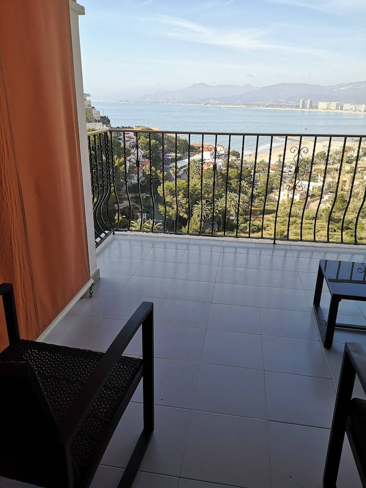 Apartment With Panoramic Frontal Sea Views