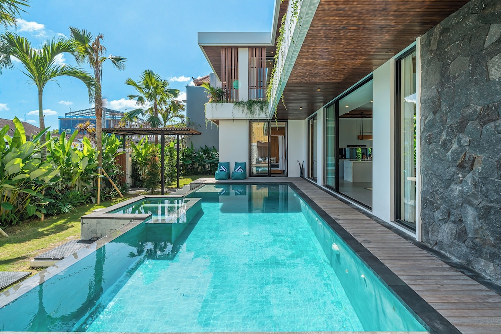 Villa Bedawang - 4BR Villa Seminyak