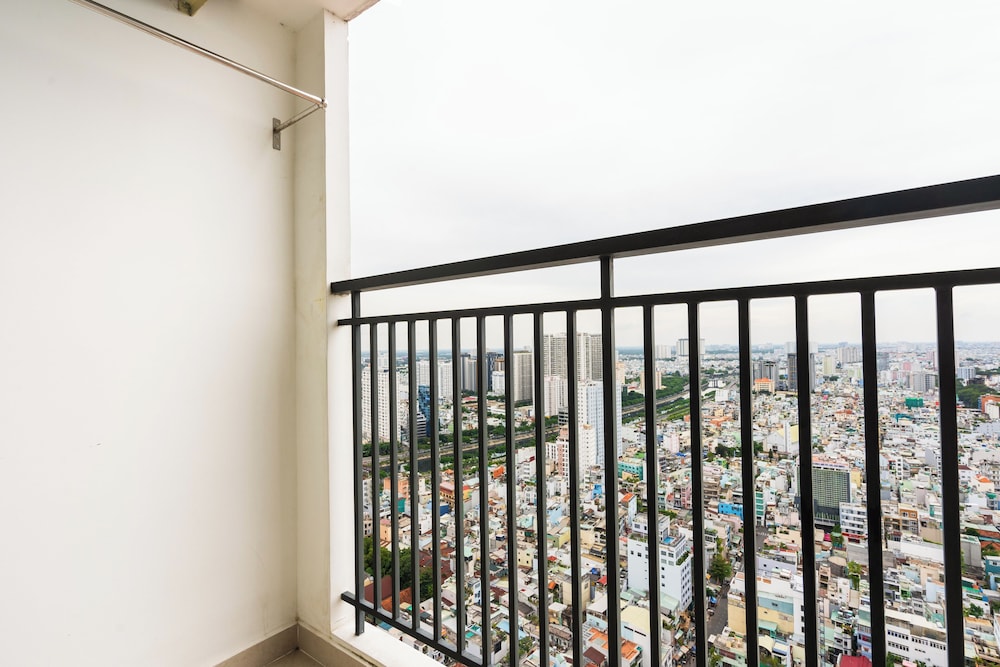 Helios Central Apartment District 1