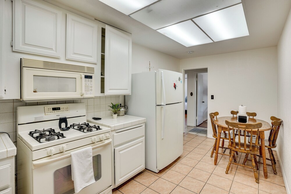 12 Mi to Dtwn LA: Family Home w/ Patio + Yard!