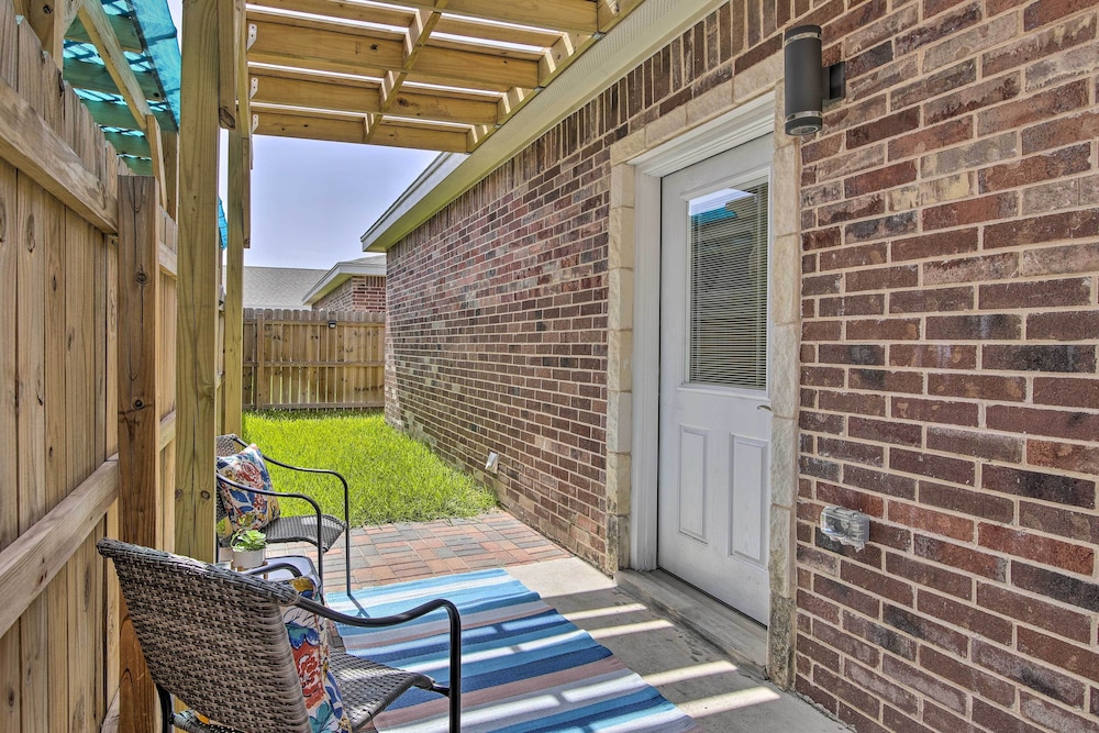 Private Patio: Edinburg Couple's Retreat! view 5