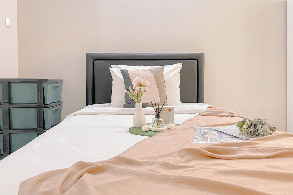 Cozy and Well Furnished Studio Grand Kamala Lagoon Apartment