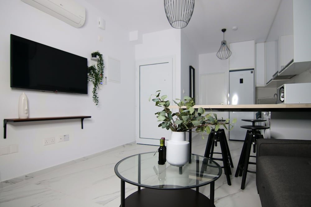 Limnaria 123: Seaside Romantic Flat view 5