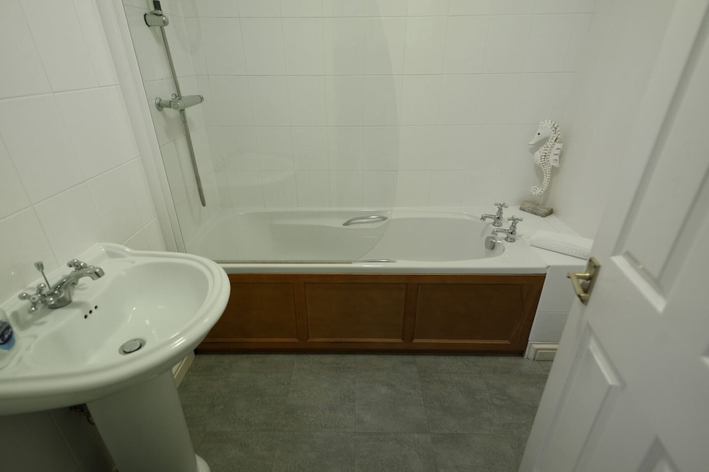 1 Woodroffe Meadow