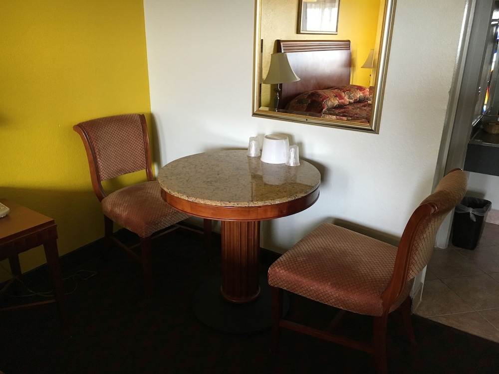 Starlite Motel - Property Image 24