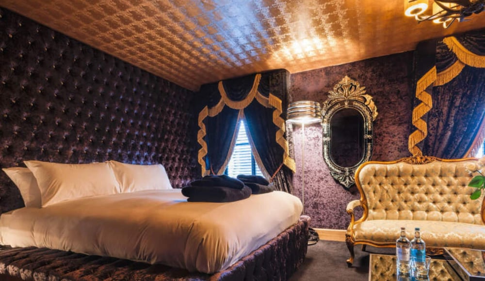 Oxford Vacations - Crazy Bear Hotel-Stadhampton - Property Image 34