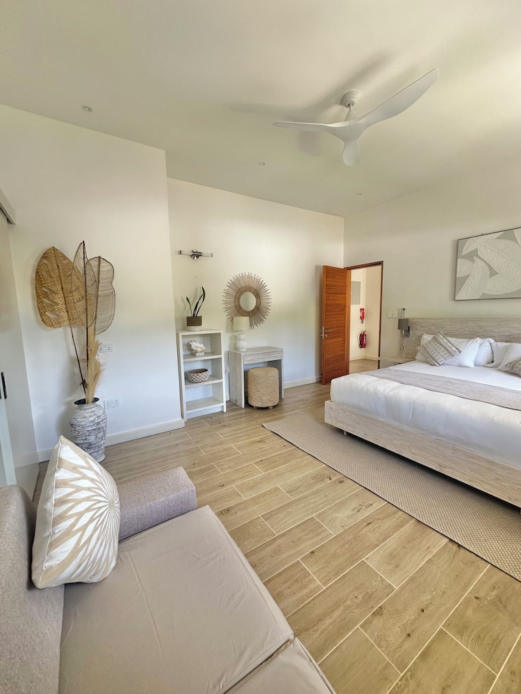 Pineapple Beach Villas