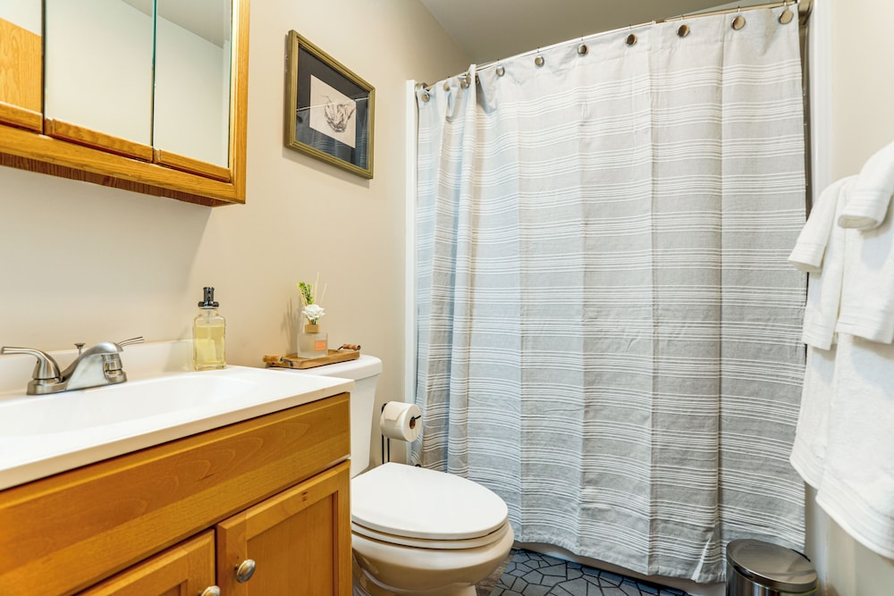 Convenient Townhome 1 Mi to Dtwn Clearfield