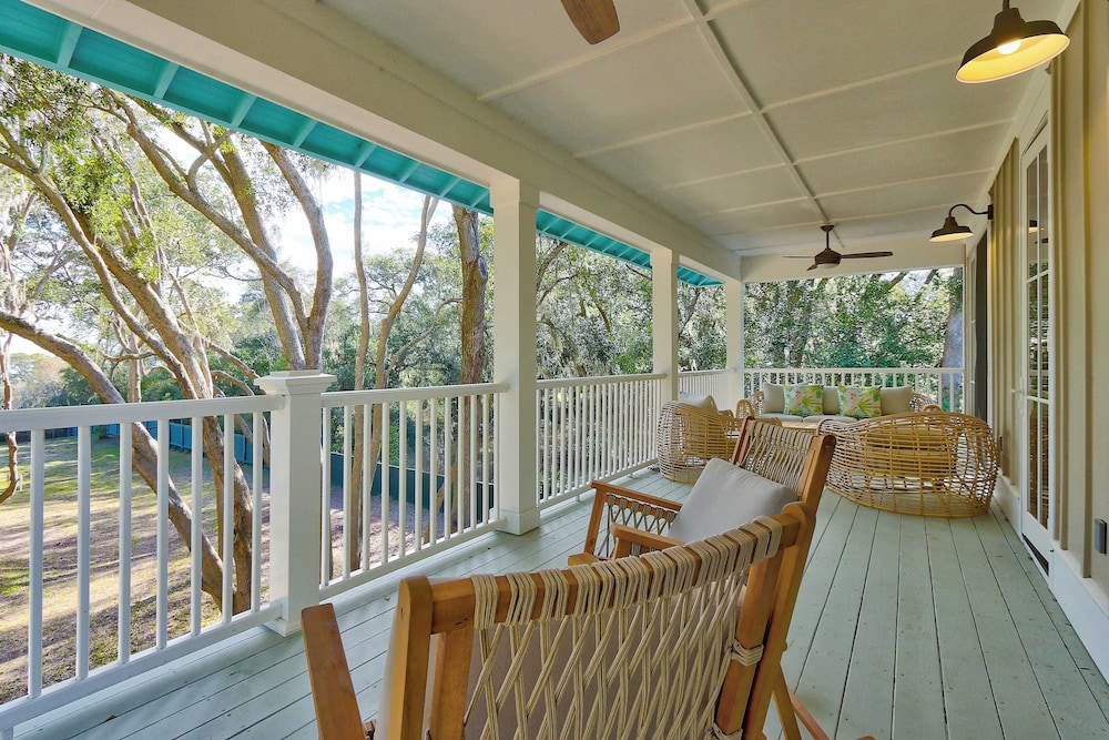 Beachside Boardwalk & Views Pool + Hot Tub 202 on the Sound