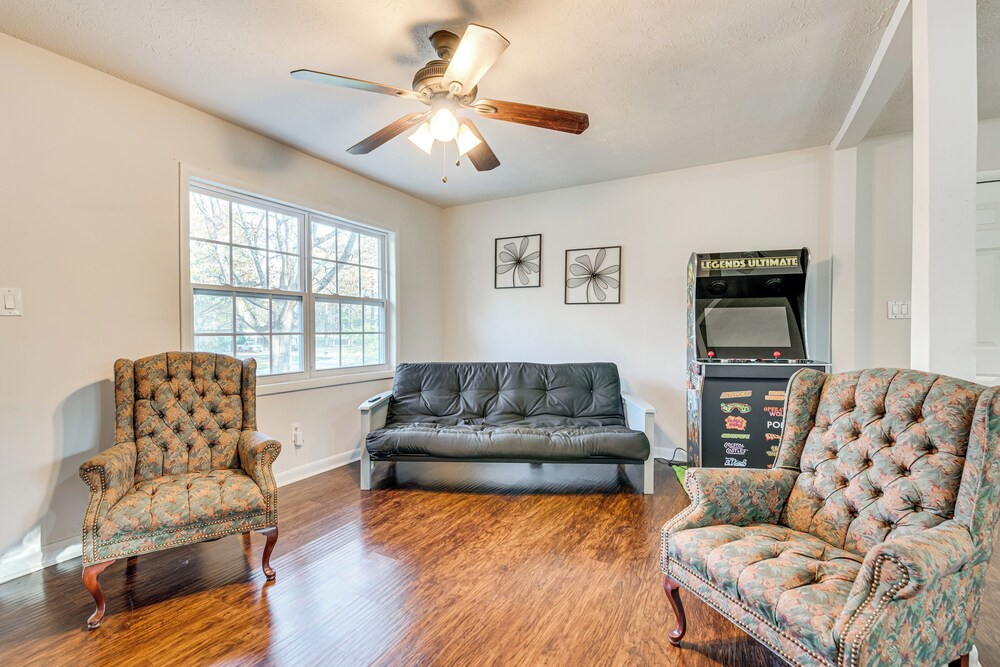 18 Mi to Downtown Atlanta: Quiet Home w/ Fire Pit
