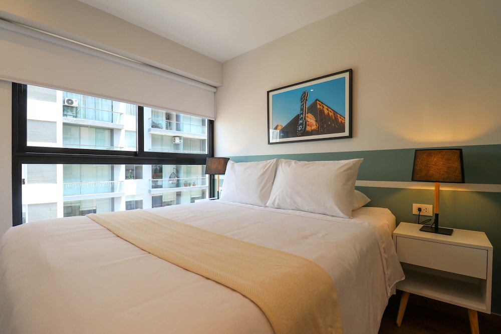 w Group-friendly 3BR w Balcony in Miraflores