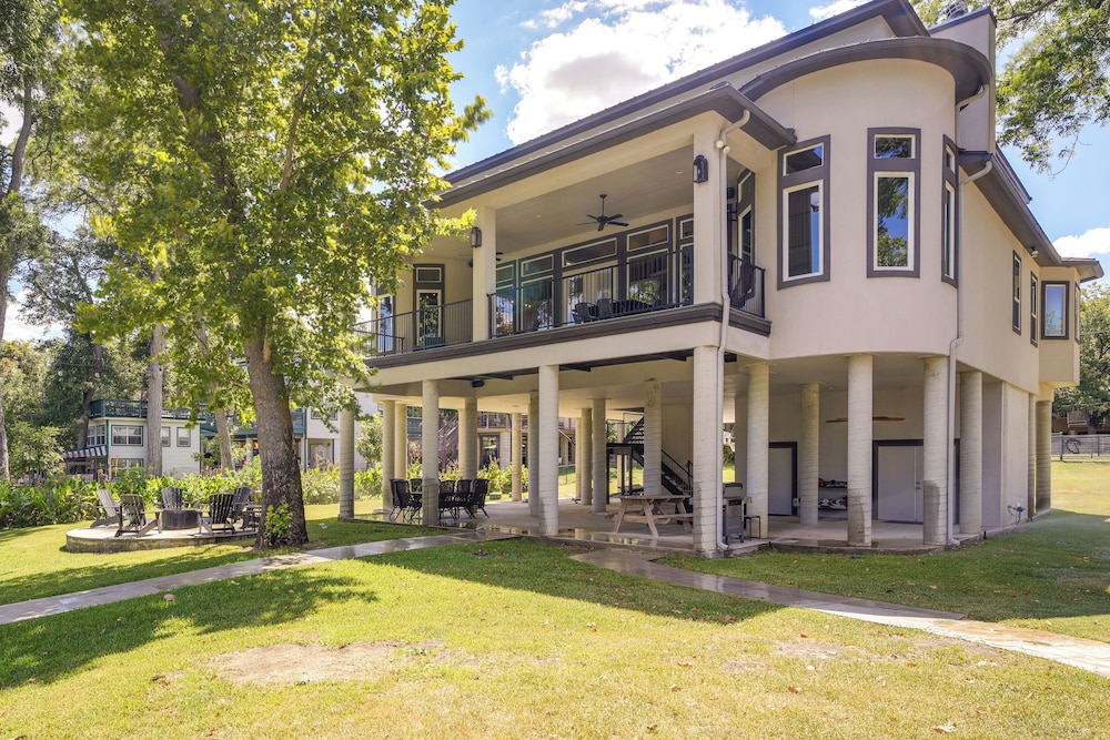 Riverfront Seguin Escape w/ Dock & Paddleboards! view 4