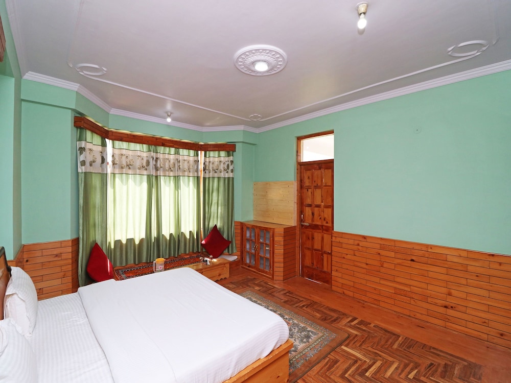OYO 13743 Home Modern 2BHK Near Mall Road
