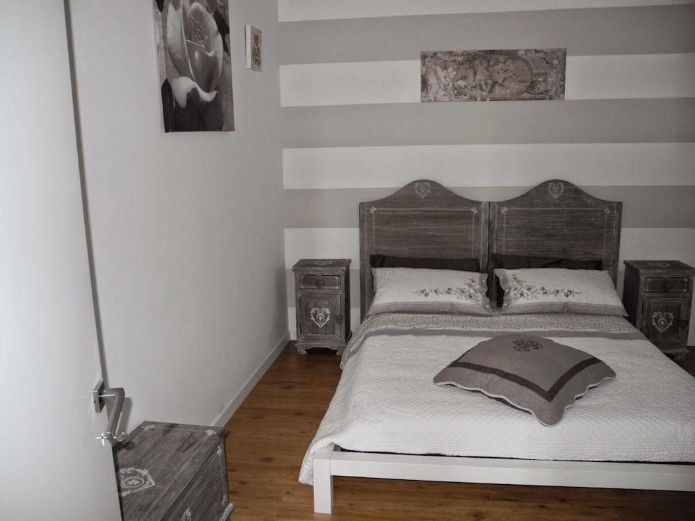 Beautiful Holiday Home in Santo Stefano With Swimming Pool photo 3