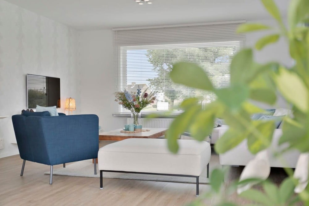 Spacious Bungalow With Garden Near the Beach sea
