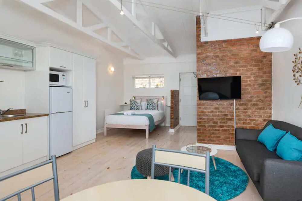 Newly Renovated Studio Apartment in Cape Town view 3
